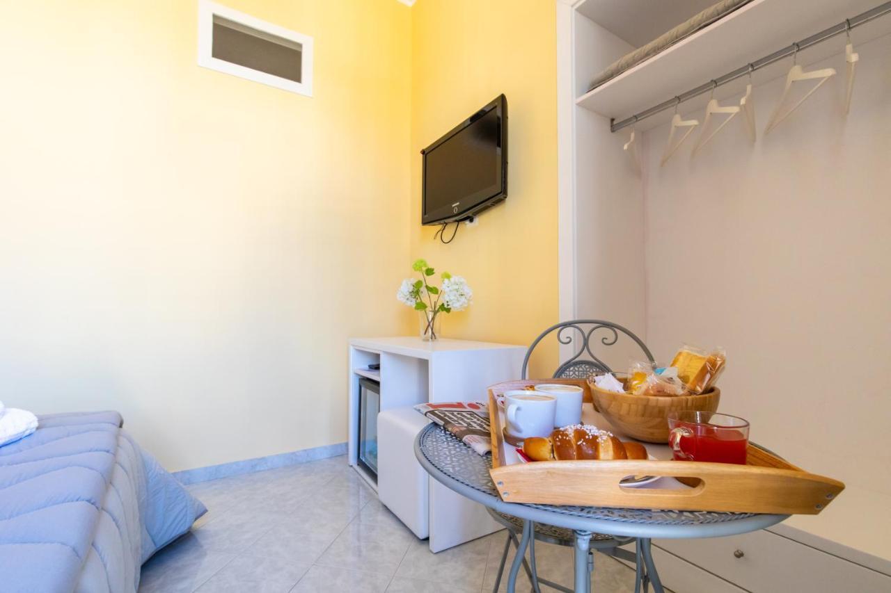 B&B Trianon Napoli Bagian luar foto