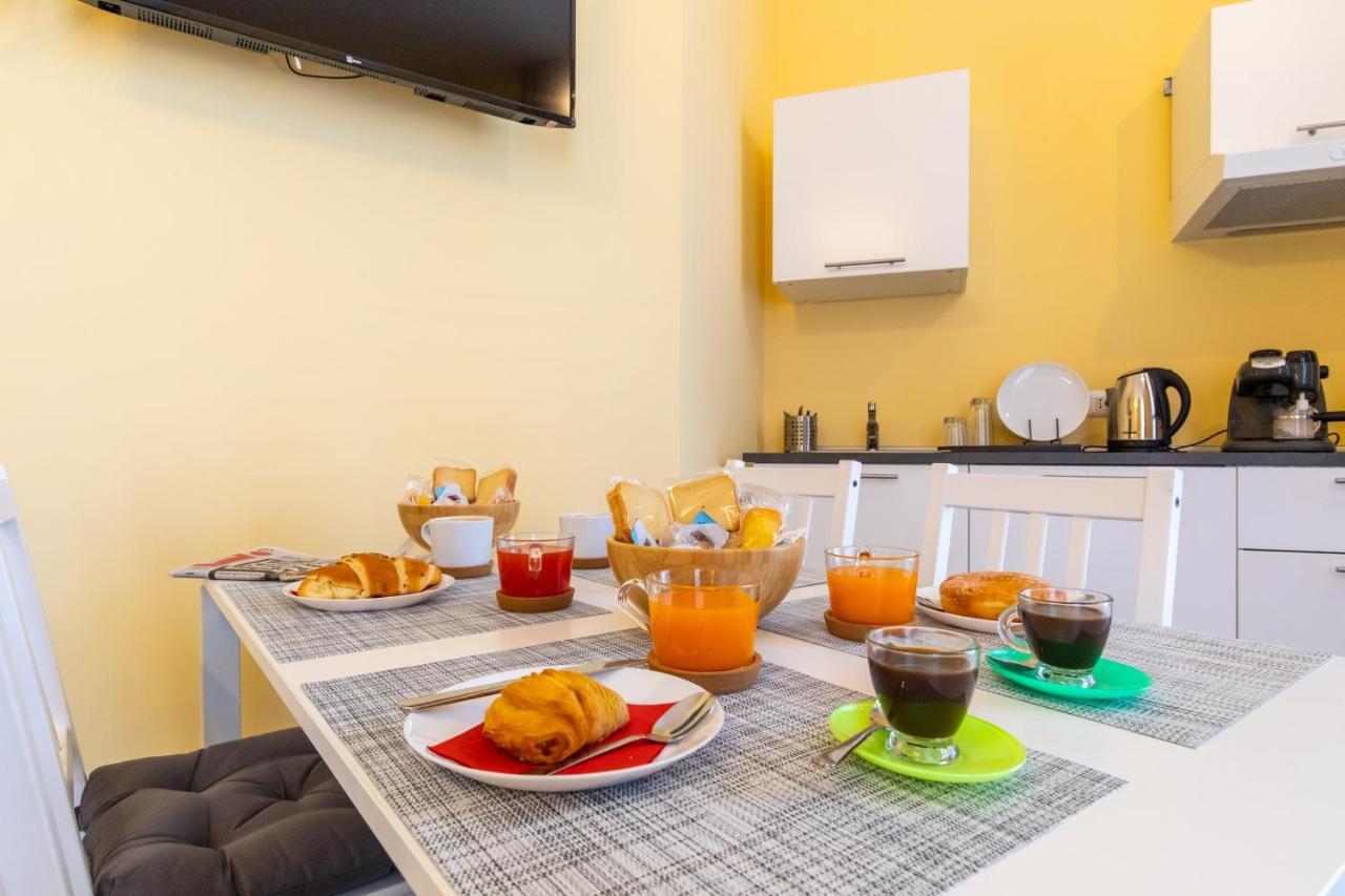 B&B Trianon Napoli Bagian luar foto
